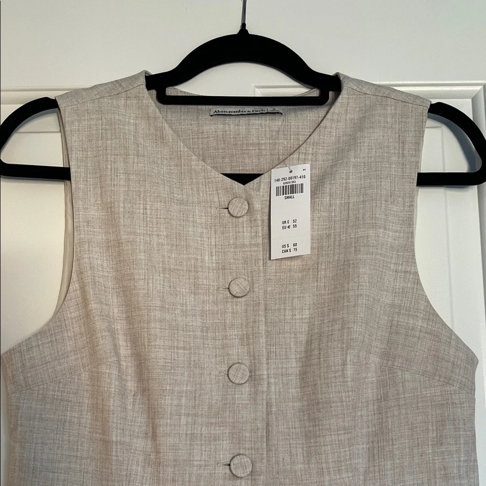 Abercrombie & Fitch Beige Sleeveless Vest - Picture 2 of 6